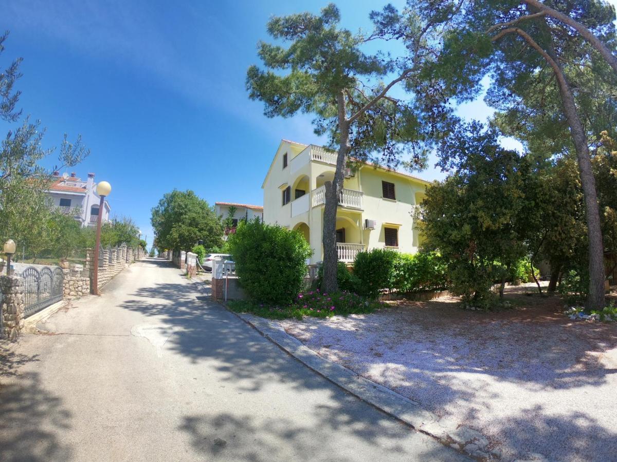 Apartments Stanko Petrcane Luaran gambar